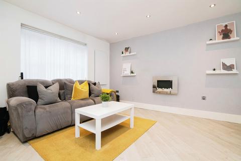 2 bedroom apartment for sale, Sannders Crescent, Tipton