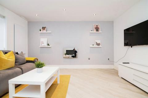 2 bedroom apartment for sale, Sannders Crescent, Tipton