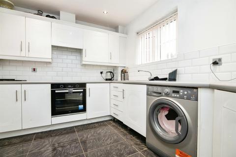 2 bedroom apartment for sale, Sannders Crescent, Tipton