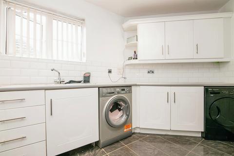 2 bedroom apartment for sale, Sannders Crescent, Tipton