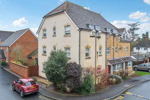 4 bedroom townhouse for sale, Benjamin Lane, Slough SL3