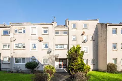 3 bedroom flat for sale