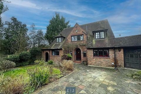 4 bedroom detached house to rent, Woodland Way, Woodford Green IG8