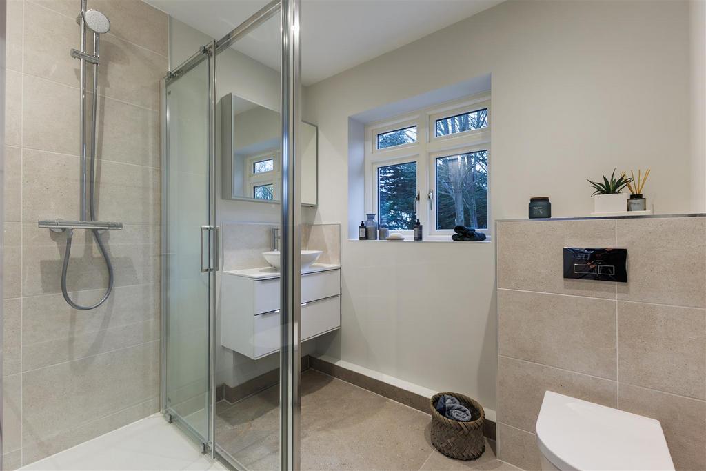 Bed 1 En-suite