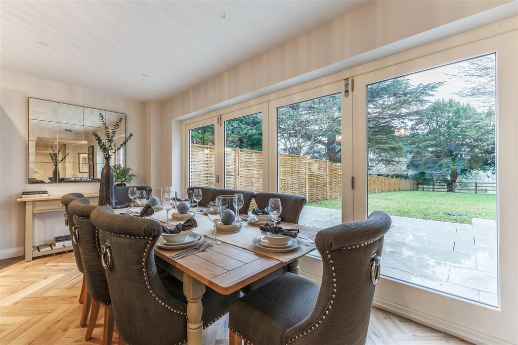 Kitchen/ Dinning