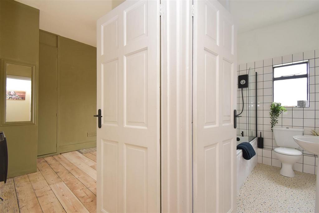 Bathroom/bedroom