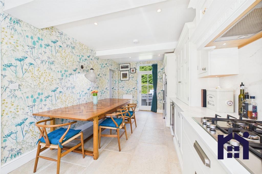Dining kitchen
