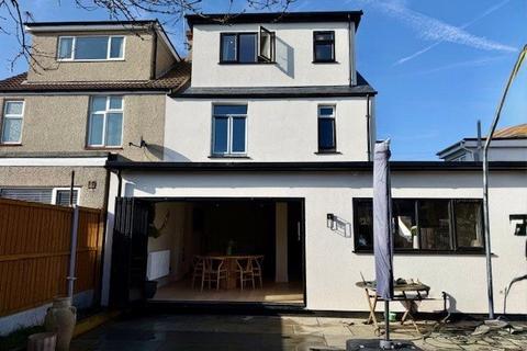 4 bedroom semi-detached house for sale, Cliffsea Grove, Leigh-on-Sea, Essex, SS9