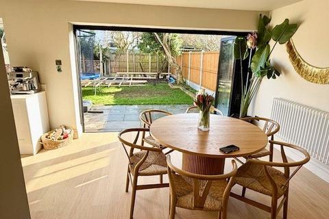 4 bedroom semi-detached house for sale, Cliffsea Grove, Leigh-on-Sea, Essex, SS9