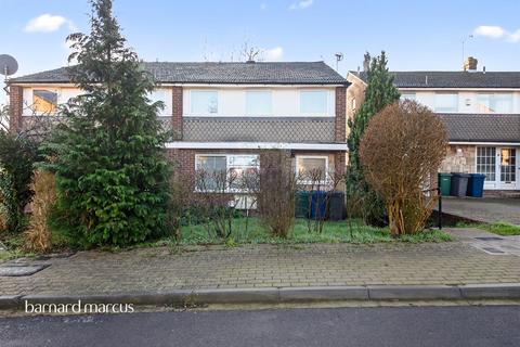 Howard Close, London