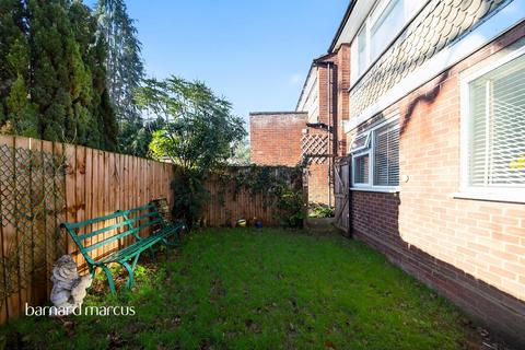 undefined, Howard Close, London