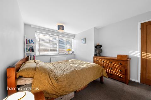 undefined, Howard Close, London