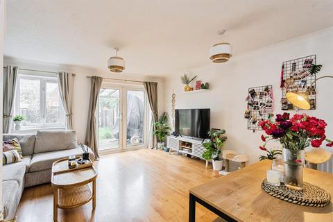 3 bedroom end of terrace house for sale, Wheatsheaf Close, Burgess Hill