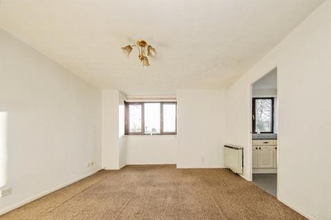 2 bedroom flat for sale, Oakstead Close, Ipswich