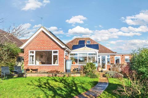 3 bedroom bungalow for sale - Orchard Close, Reading RG31