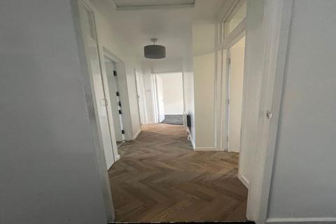 2 bedroom flat to rent, Nidderdale House , Hyrstlands Road, Batley