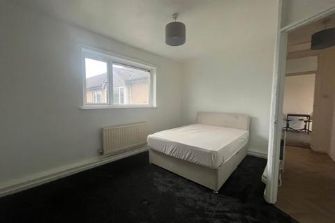 2 bedroom flat to rent, Nidderdale House , Hyrstlands Road, Batley