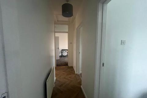 2 bedroom flat to rent, Nidderdale House , Hyrstlands Road, Batley