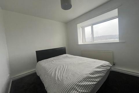 2 bedroom flat to rent, Nidderdale House , Hyrstlands Road, Batley