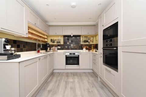 4 bedroom end of terrace house for sale, Archery Road, St. Leonards-On-Sea