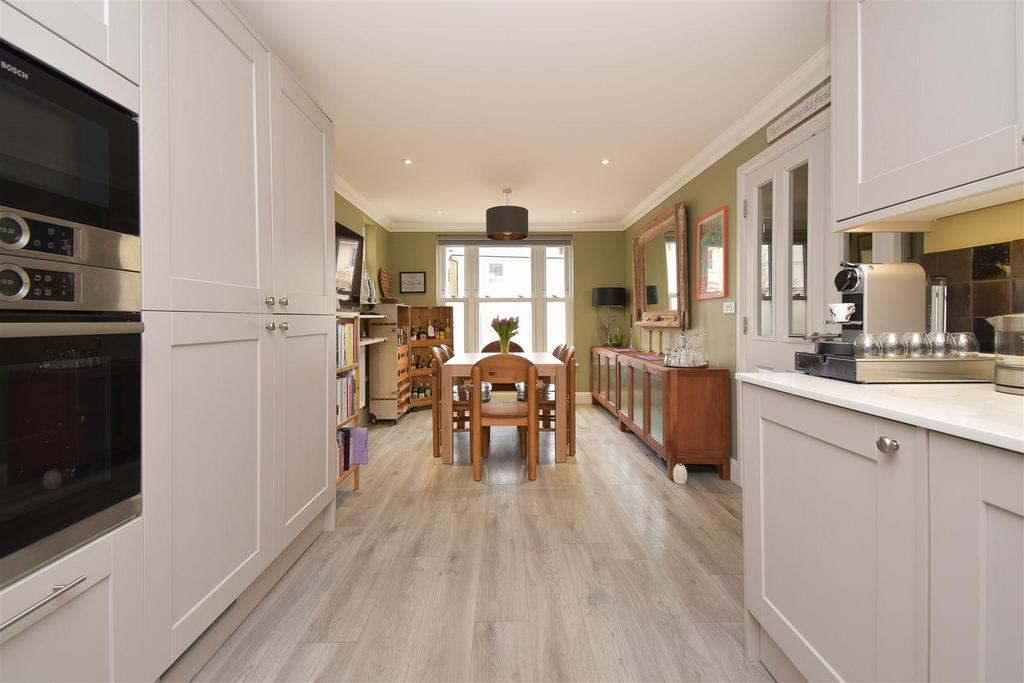 Kitchen/Dining