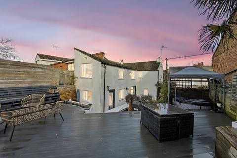 3 bedroom detached house for sale, Ivy Cottage, 35 New Street, Weedon, NN7 4QS
