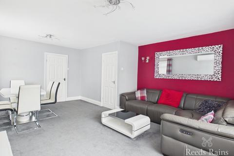 3 bedroom semi-detached house to rent, Elmfield Avenue, Durham DH1