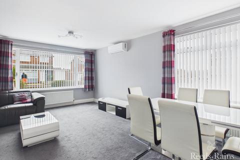 3 bedroom semi-detached house to rent, Elmfield Avenue, Durham DH1