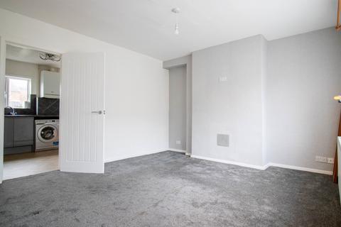 3 bedroom terraced house to rent, Alexandra Crescent, Beeston, NG9