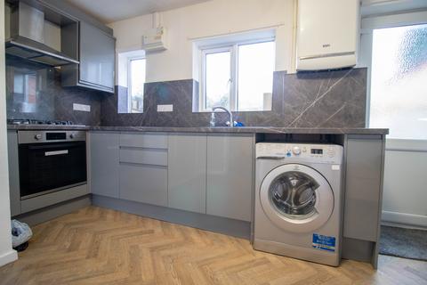 3 bedroom terraced house to rent, Alexandra Crescent, Beeston, NG9
