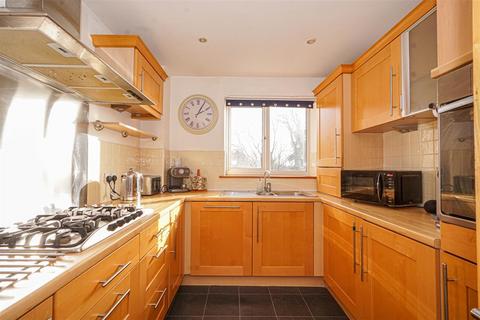 2 bedroom flat for sale, Beachy Head View, St. Leonards-On-Sea