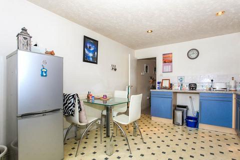 2 bedroom semi-detached house for sale, Meadenvale, Peterborough