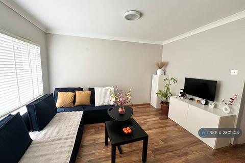 1 bedroom flat to rent, Latchmere Lane, Kingston Upon Thames, KT2