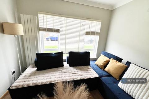 1 bedroom flat to rent, Latchmere Lane, Kingston Upon Thames, KT2