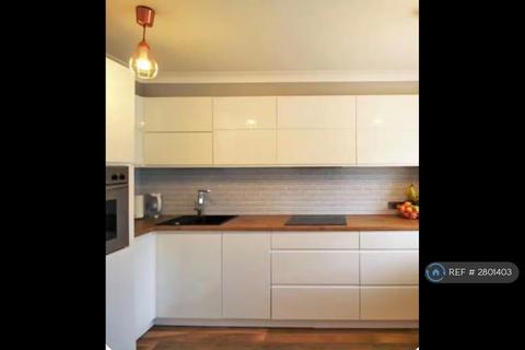 1 bedroom flat to rent, Latchmere Lane, Kingston Upon Thames, KT2