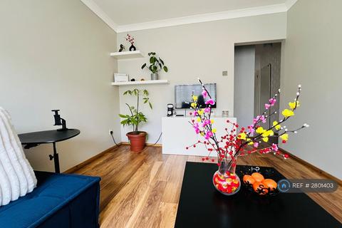 1 bedroom flat to rent, Latchmere Lane, Kingston Upon Thames, KT2