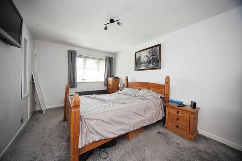 undefined, Campania Grove, Luton