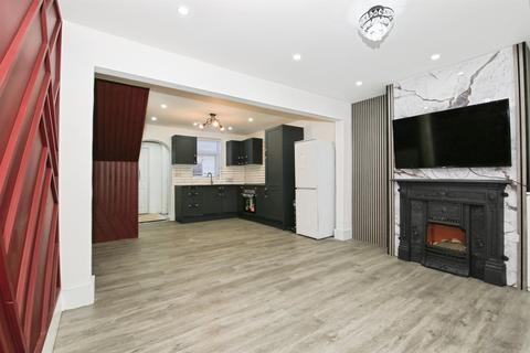 2 bedroom end of terrace house for sale, Whalley Street, Peterborough