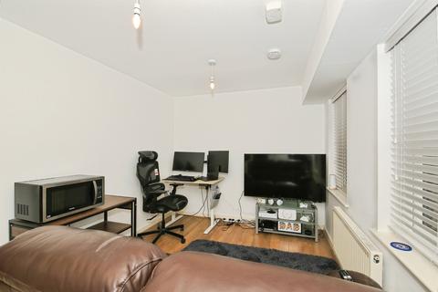 2 bedroom ground floor flat for sale, North Street, Peterborough