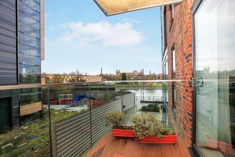 2 bedroom flat for sale, East Station Road, Fletton Quays, PETERBOROUGH