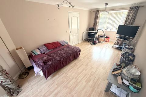 3 bedroom terraced house for sale, Iris Drive, Peterborough