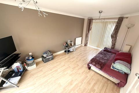 3 bedroom terraced house for sale, Iris Drive, Peterborough
