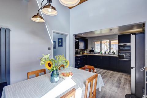 5 bedroom detached house for sale, Newtown Road, Raunds, Wellingborough