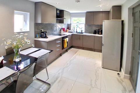 4 bedroom chalet for sale, Peterborough Road, Whittlesey, Peterborough