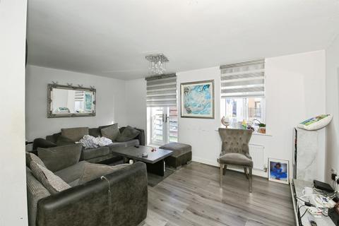 3 bedroom terraced house for sale, Bayleaf Avenue, Hampton Vale, Peterborough