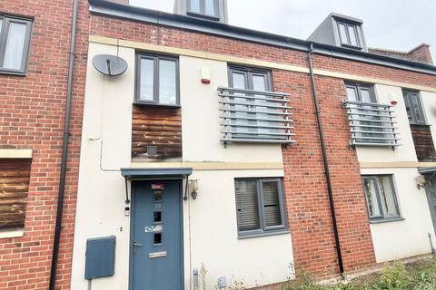 3 bedroom terraced house for sale, Bayleaf Avenue, Hampton Vale, Peterborough