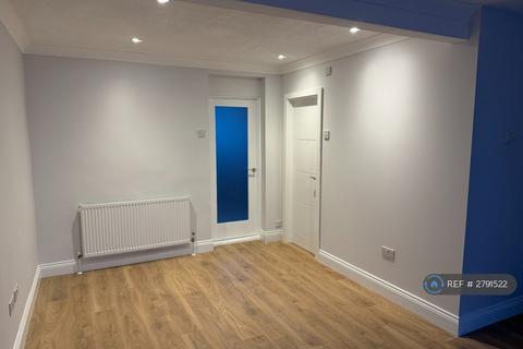 3 bedroom end of terrace house to rent, Winnington Road, Enfield, EN3