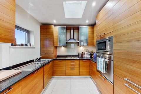 2 bedroom apartment to rent, Polyteck House, Leman Street, E1