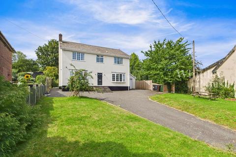 4 bedroom detached house for sale, The Street, Brockdish