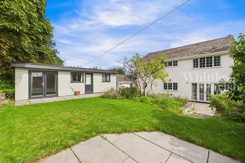 4 bedroom detached house for sale, The Street, Brockdish